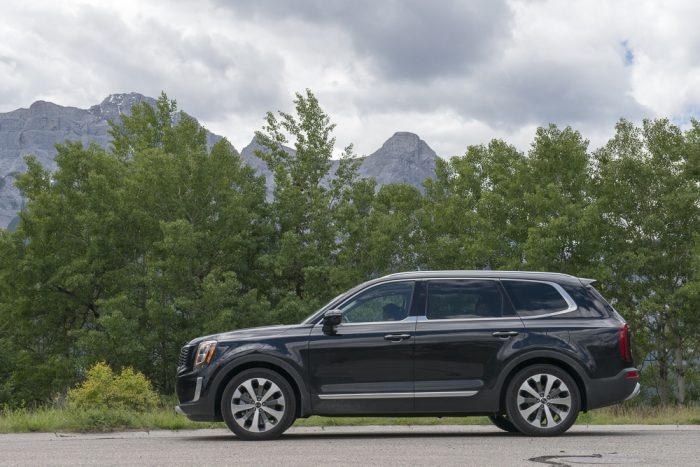 2020 Kia Telluride review side view