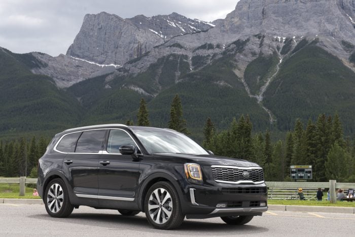 2020 Kia Telluride front view park outside near mountains
