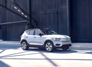 Volvo XC40 Recharge P8 AWD in Glacier Silver