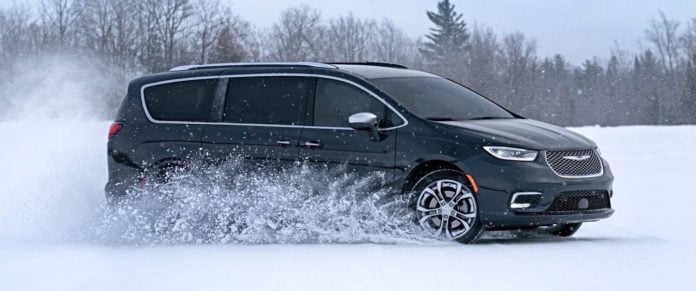 2021 chrysler pacifica awd driving through the snow