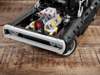 doms charge lego technic set engine