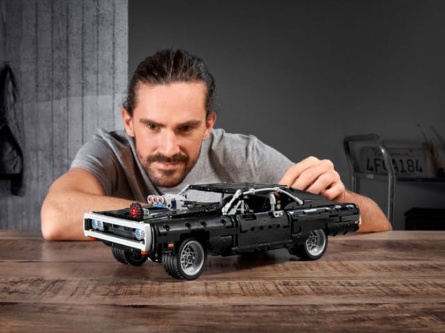 lego_doms_charger_fast_furious_1 doms charge lego technic set