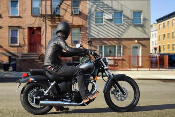 2019-Suzuki-Boulevard-riding