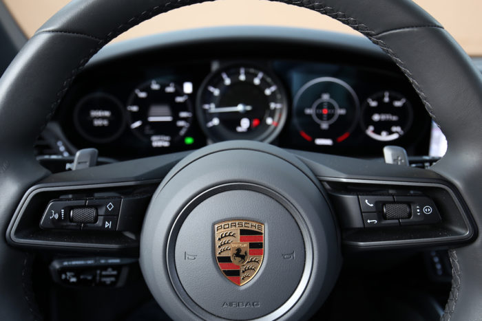 2020 Porsche 911 Carrera S Cabriolet steering wheel