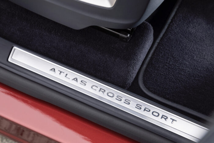 2020 Volkswagen Atlas Cross Sport interior door trim