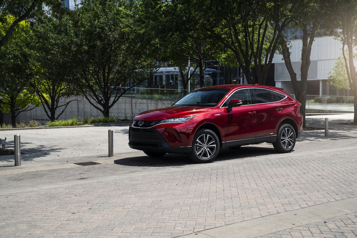 2021 Toyota Venza LE red front