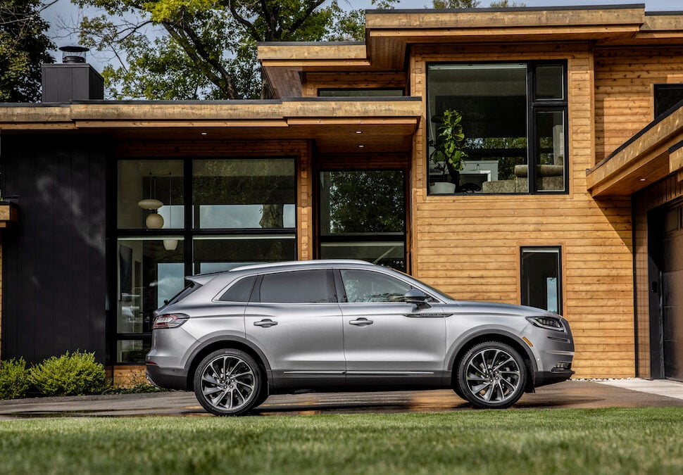 2021 Lincoln Nautilus SUV side view