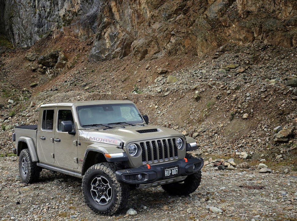 2021 Jeep Gladiator Mojave parked outside by a cliff