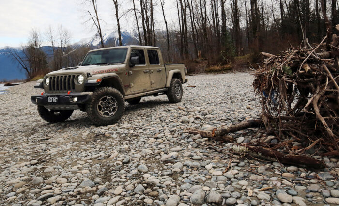 2021 Jeep Gladiator Mojave off roading