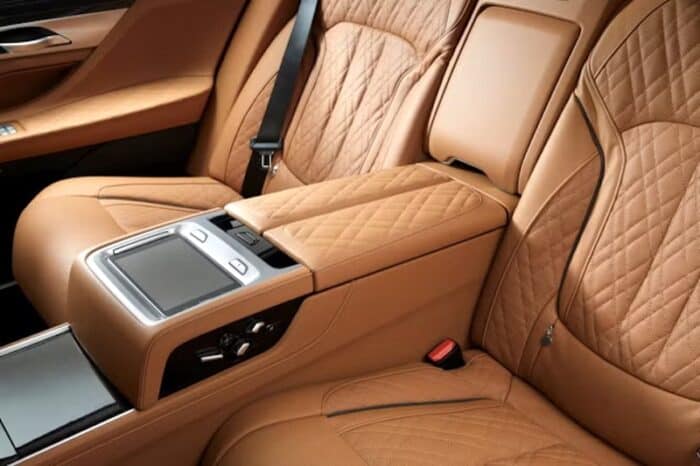 2022 BMW 7 Series interior rear controls