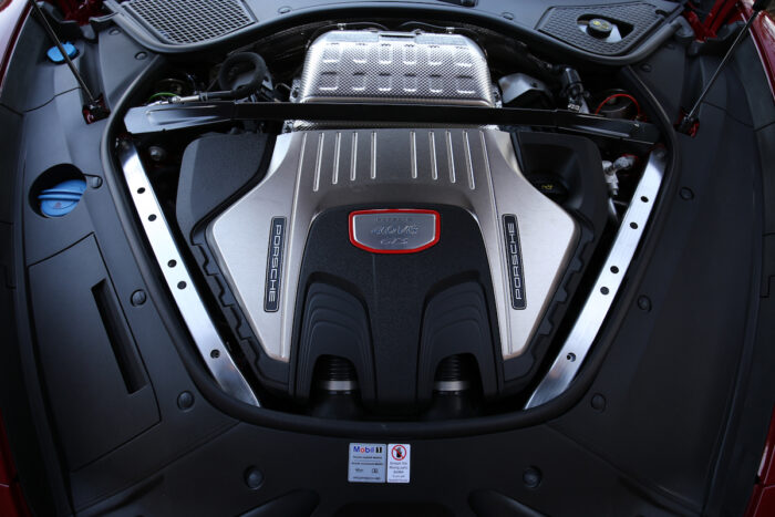 2021 Porsche Panamera GTS engine