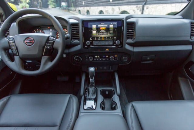 2022 Nissan Frontier interior front cabin