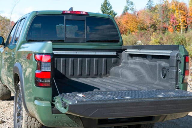 2022 Nissan Frontier rear bed tail gate open