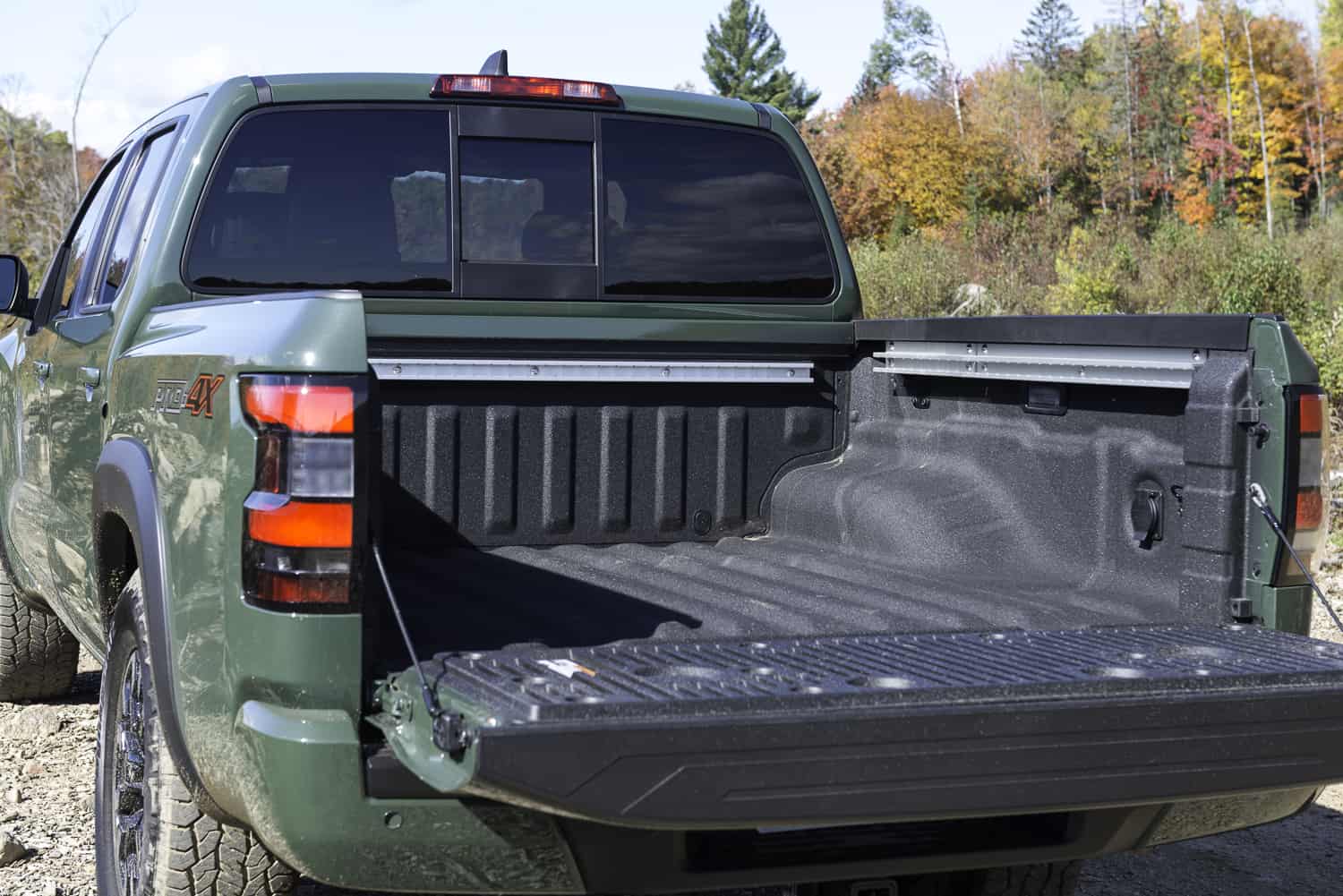 2022 Nissan Frontier rear bed tail gate open