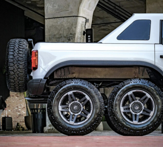 Dark Horse Bronco 6×6 by Apocalypse