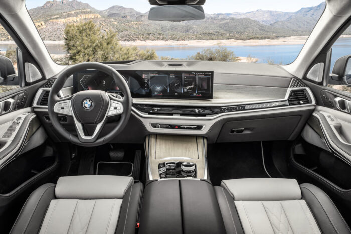 2023 BMW X7 xDrive40i interior