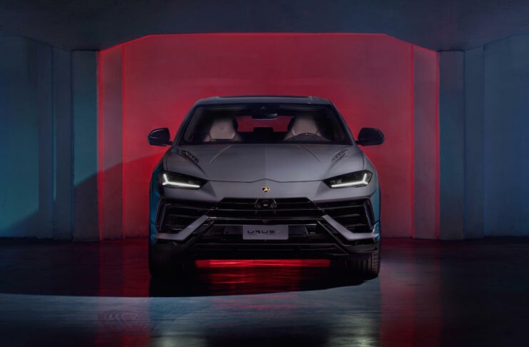 2023 Lamborghini Urus S grill