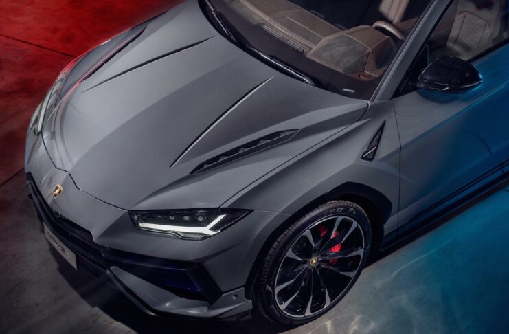 2023 Lamborghini Urus S top front grill