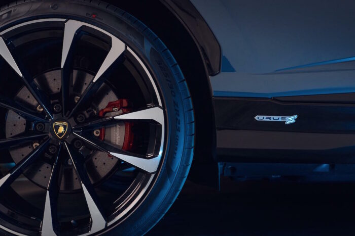 2023 Lamborghini Urus S wheel