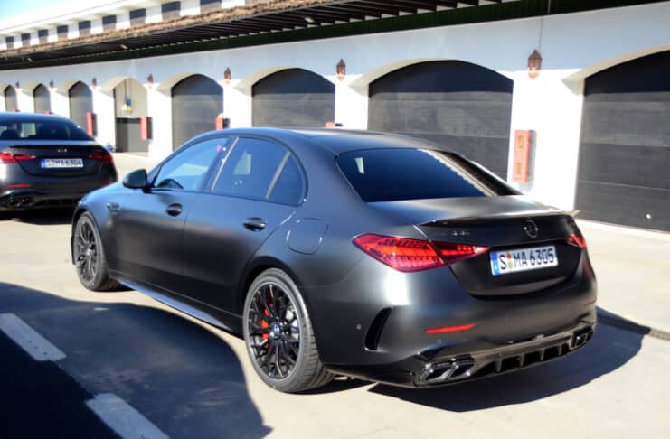 Mercedes-AMG-C-63-S-E-Performance-4MATIC-2024 (2)