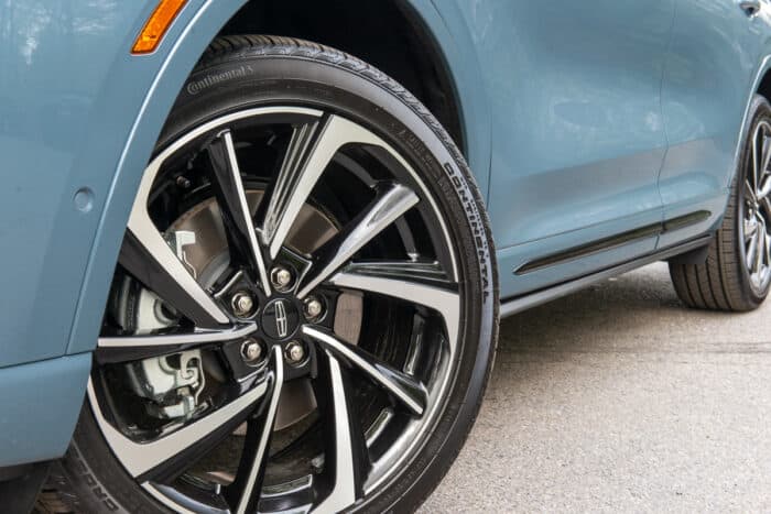 2023 Lincoln Corsair Grand Touring wheels