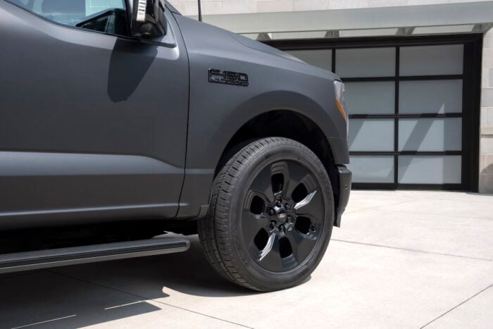 F-150 Lightning Platinum Black wheels