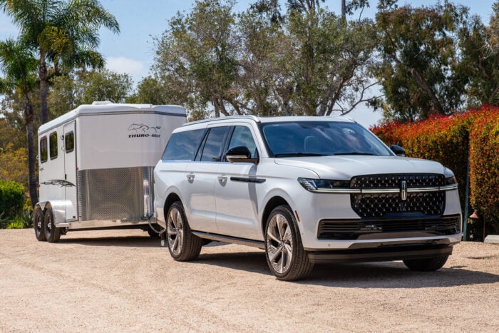 2025 Lincoln Navigator towing
