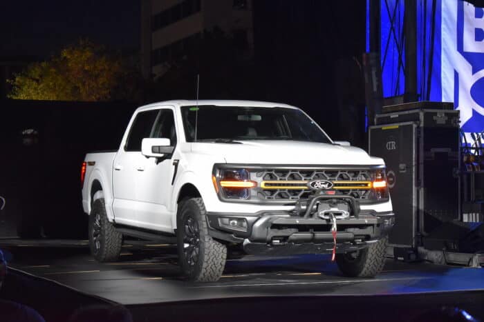 2024 ford f-150 tremor front view grill with winch