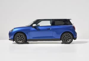 MINI Cooper SE 2-door Electric in blue side view