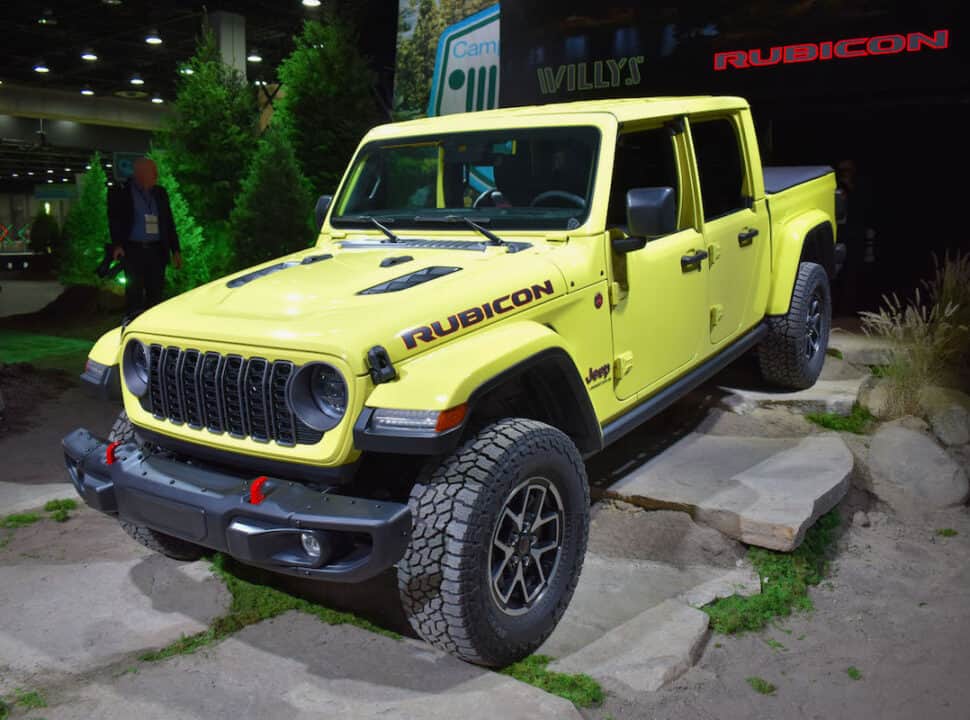 Refreshed 2024 Jeep Gladiator detroit debut 2