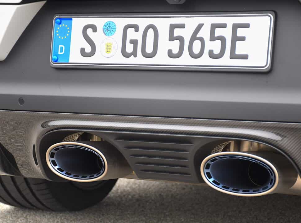 2024 Porsche Cayenne Turbo E Hybrid twin exhaust pipes