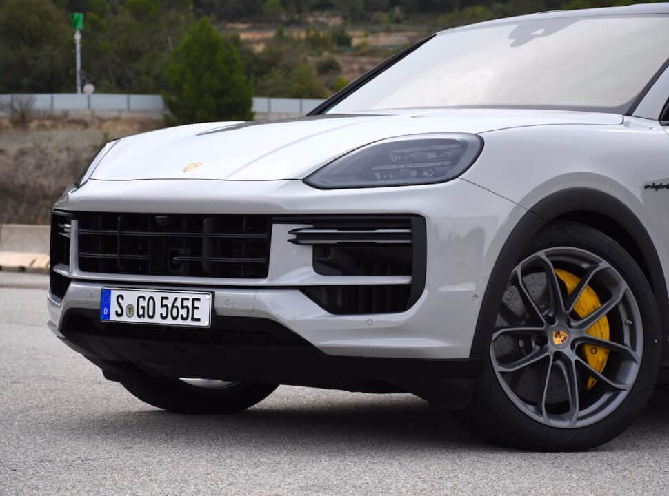 2024 Porsche Cayenne Turbo E Hybrid front grill and wheels