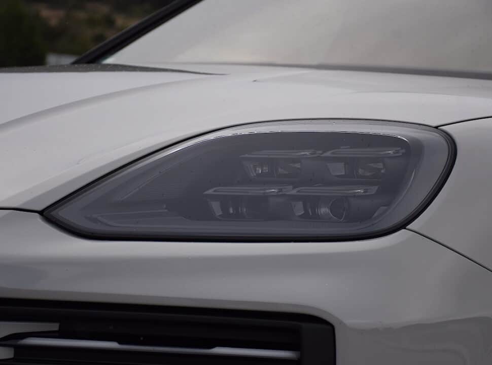 2024 Porsche Cayenne Turbo E Hybrid headlights