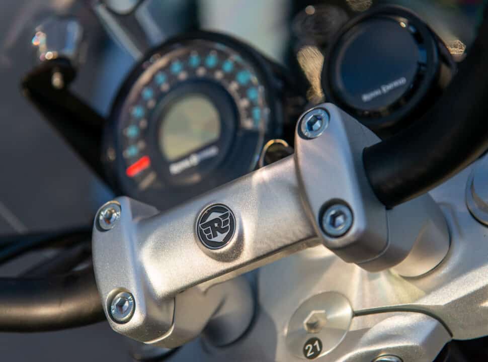 2023 Royal Enfield Super Meteor 650 gauges