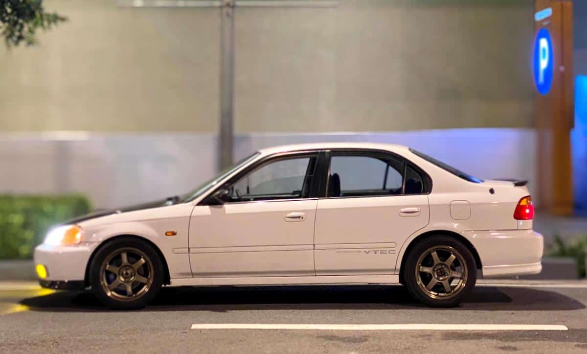 White 1999 Honda Civic SiR EJ sideview parked on the road