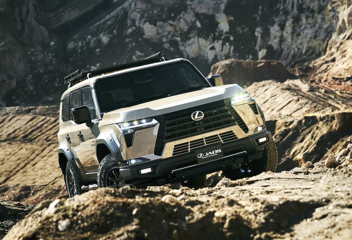 Lexus GX 550 OVERTRAIL JAOS Concept front view offroading