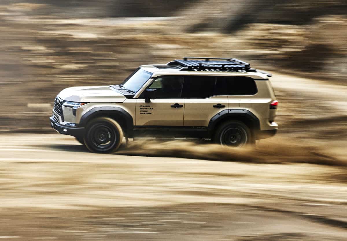 Lexus GX 550 OVERTRAIL JAOS Concept driving fast in the dirt