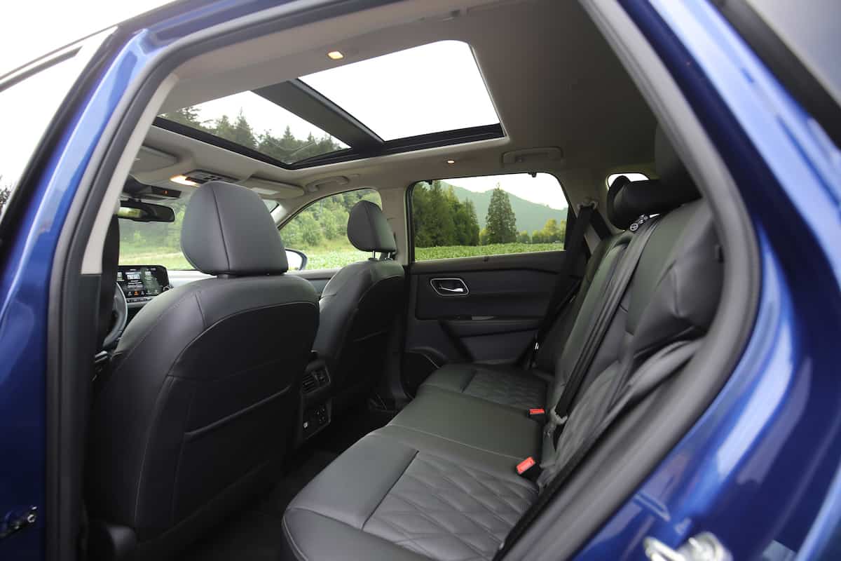 2023 Nissan Rouge Platinum AWD in Caspian Blue interior 2nd row