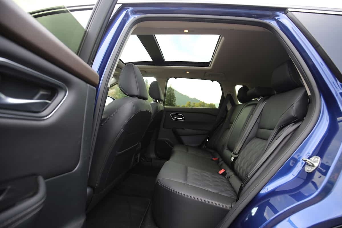 2023 Nissan Rouge Platinum AWD in Caspian Blue interior 2nd row