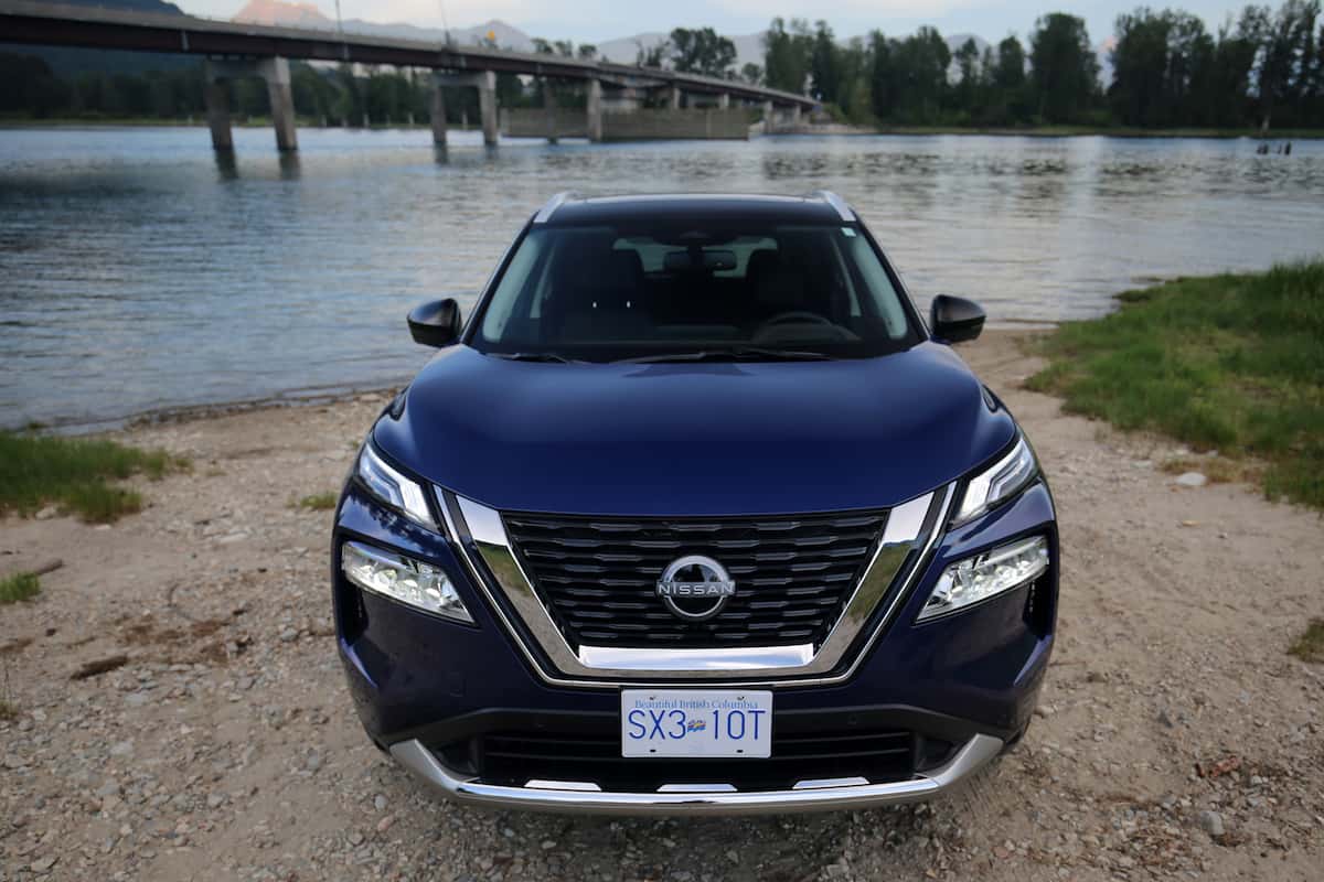 2023 Nissan Rouge Platinum AWD in Caspian Blue front grill