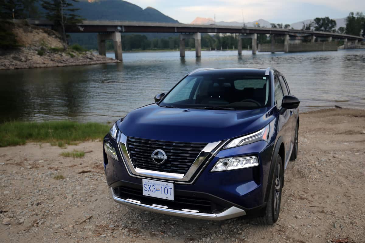 2023 Nissan Rouge Platinum AWD in Caspian Blue front