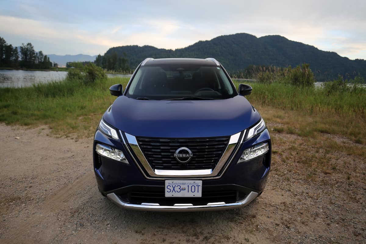 2023 Nissan Rouge Platinum AWD in Caspian Blue front grill