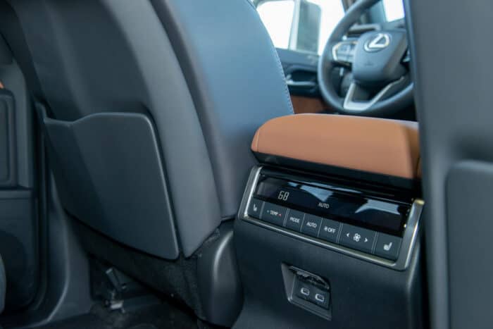 2024 Lexus GX 550 Luxury+ AWD 2nd row controls