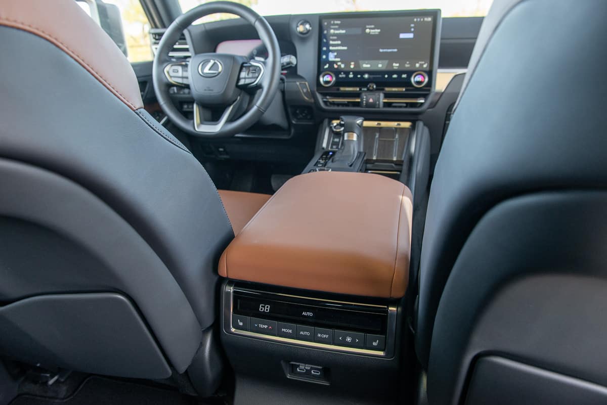 2024 Lexus GX 550 Luxury+ AWD 2nd row controls