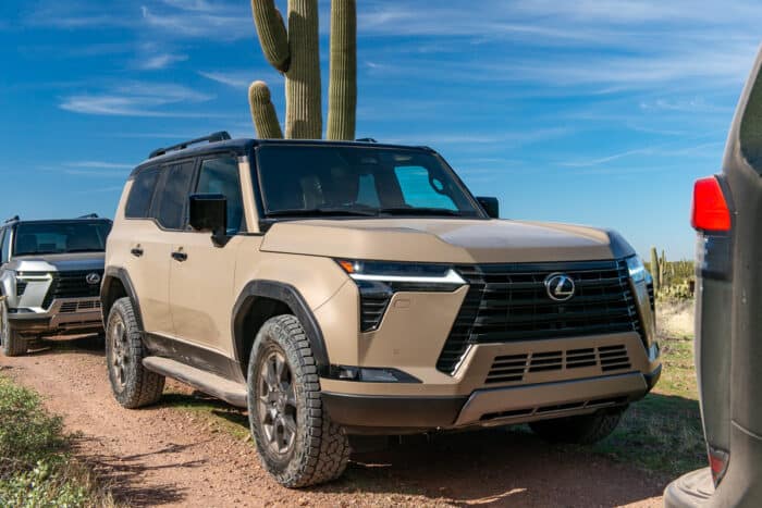 2024 Lexus GX 550 Overtrail in Earth colour two tone front view