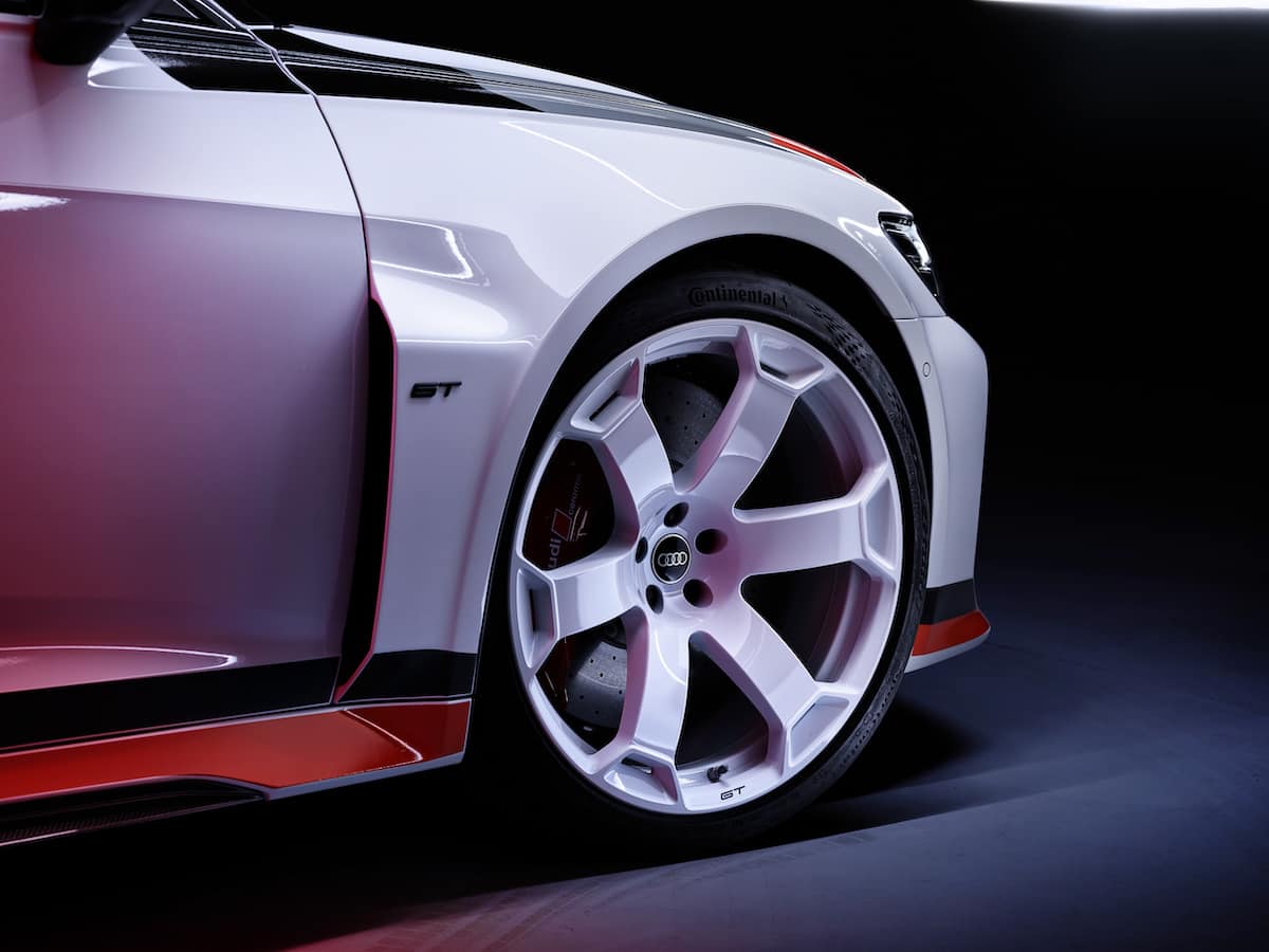 Audi RS 6 Avant GT front wheel