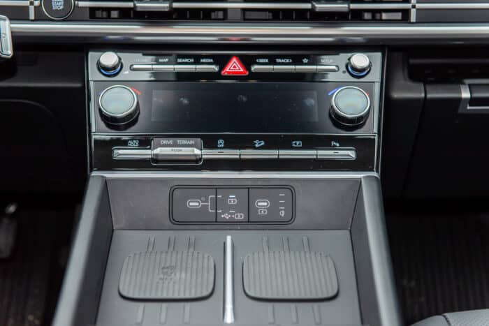 2024 Hyundai Santa Fe XRT in the Rockwood Green Pearl wireless charging tray