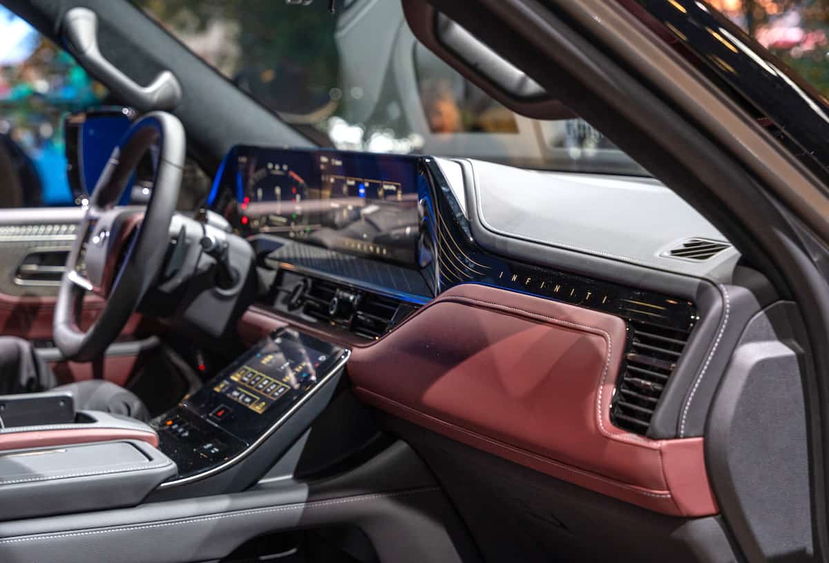 2025 Infiniti QX80 interior front cabin