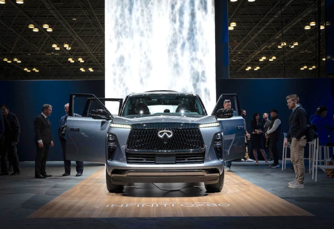 2025 Infiniti QX80 front view at auto show debut
