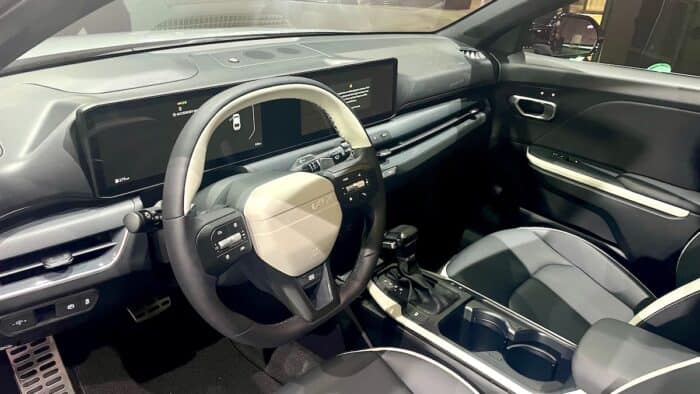 2025-kia-k4-interior-front-cabin